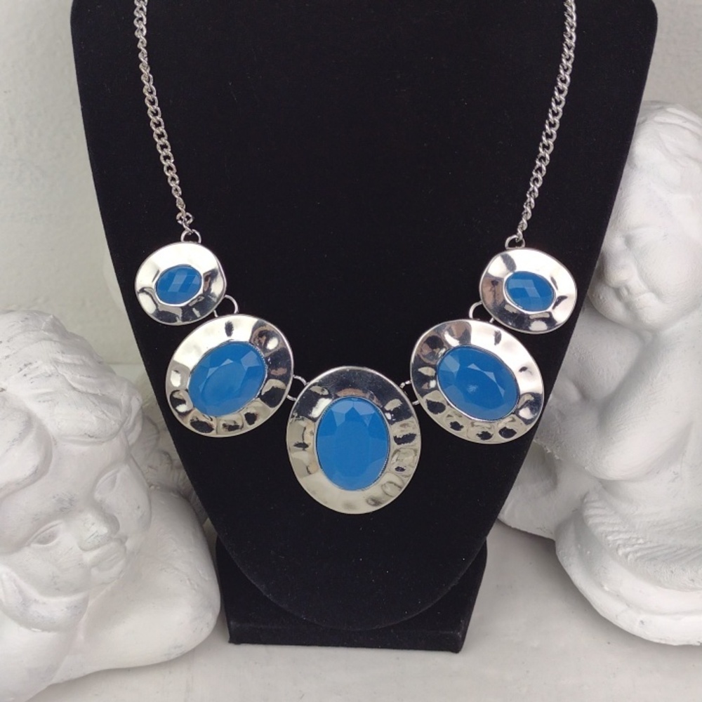 Most Gorgeous Blue Multifacted Stones In Hammered Silver Tone Bezel Necklace